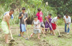 88水患摧毀家園，摧毀不了原住民的信念與樂天！